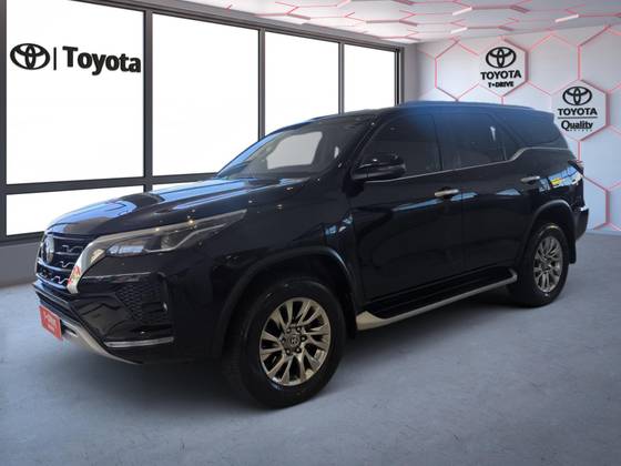 TOYOTA HILUX SW4 2.8 D-4D TURBO DIESEL SRX 4X4 AUTOMÁTICO TOYOTA HILUX SW4 2.8 D-4D TURBO DIESEL SRX 4X4 AUTOMÁTICO